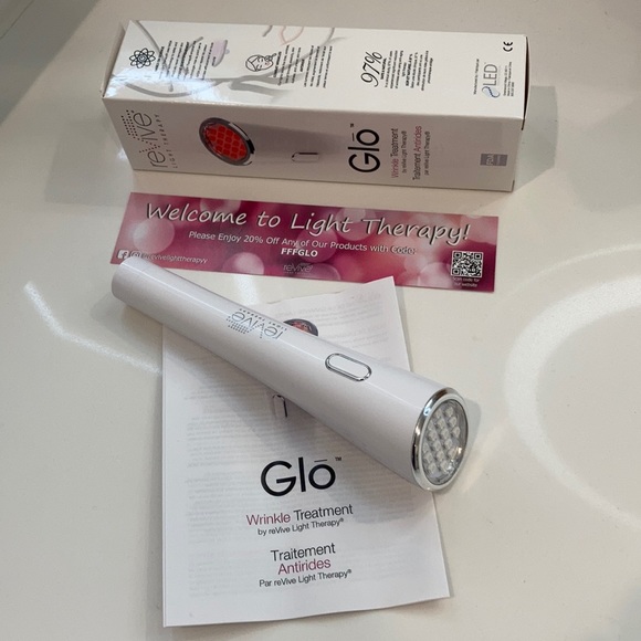 Glo Revive Light Therapy wrinkle treatment - Picture 3 of 4